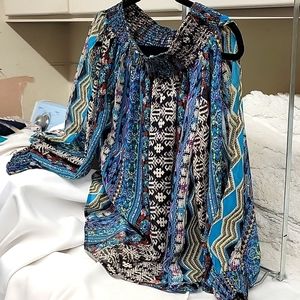 Elasticized neck and cuffs of split open sleeves blouse.